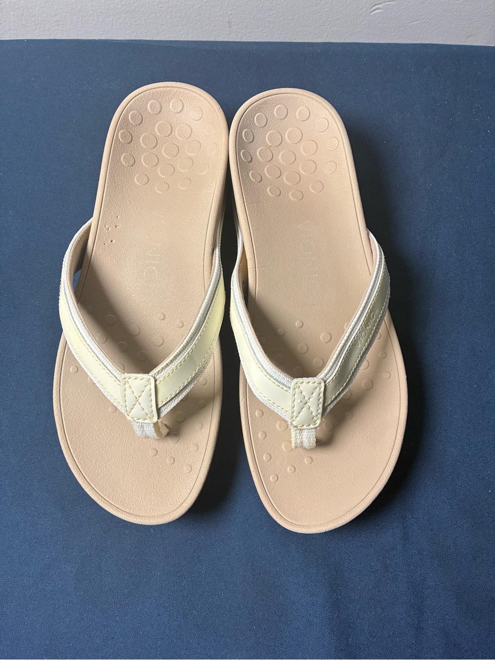 Vionic Cream Flip Flop Sandals with Neutral Beige Footbed